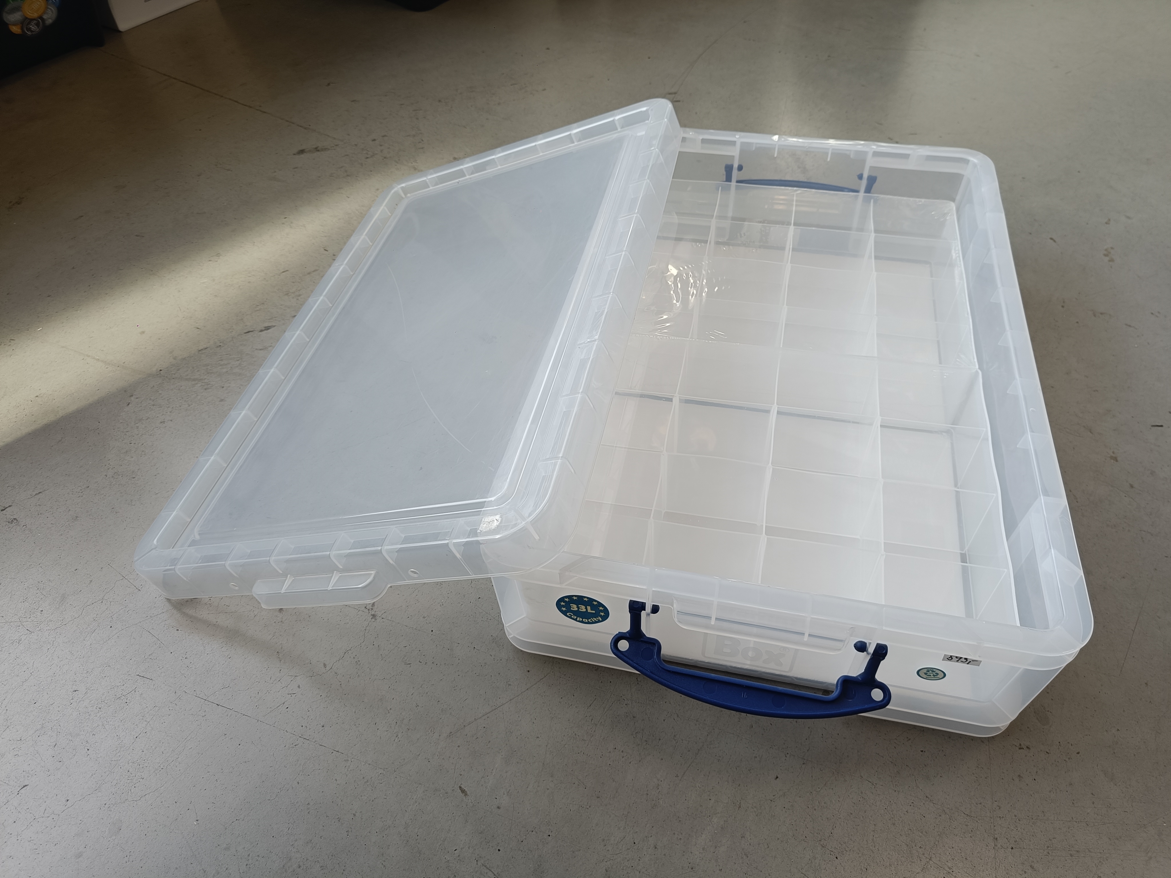 REALLY USEFUL box 33L transparentní