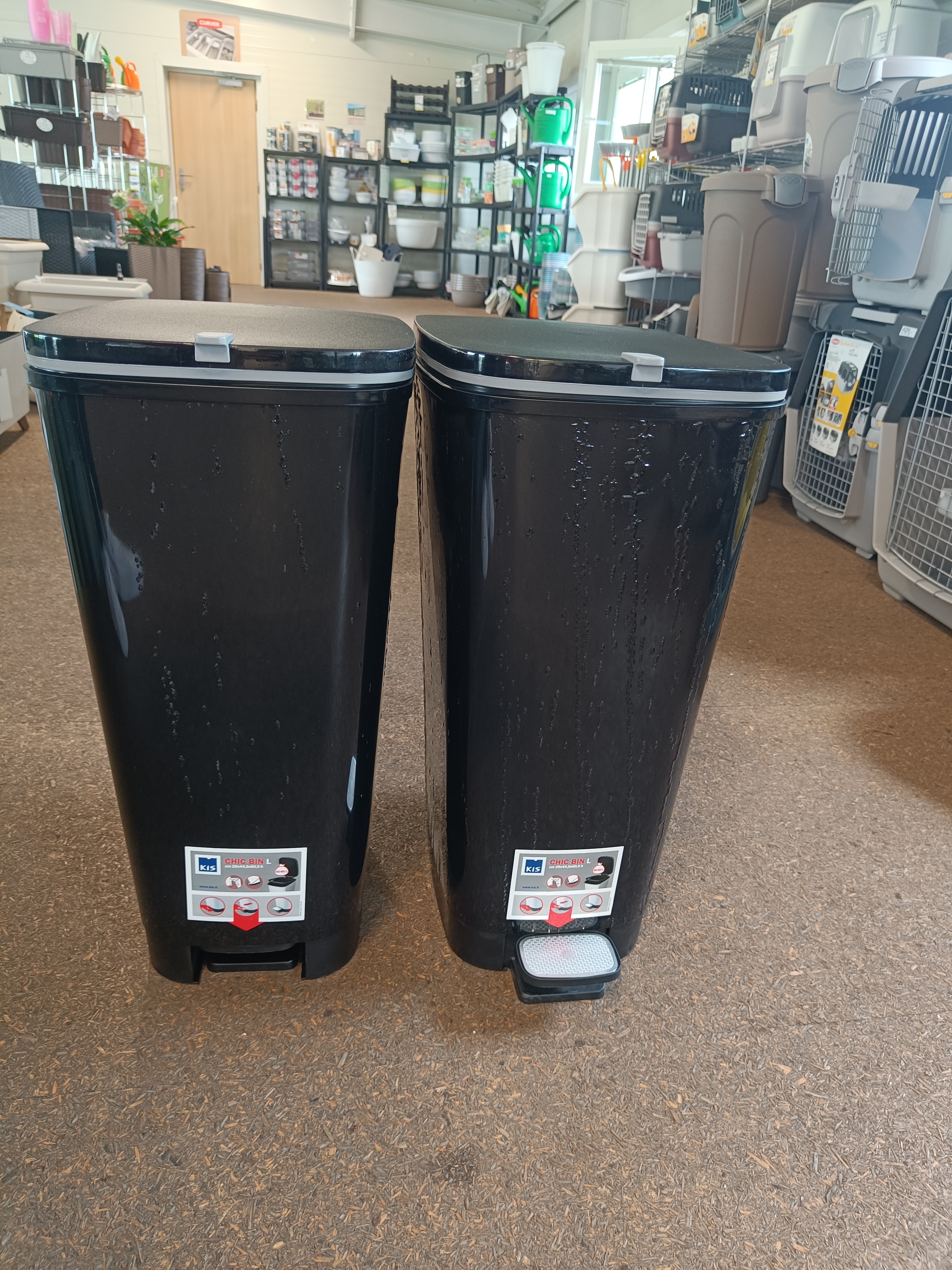 Plastový odpadkový koš CHIC do kuchyně Black L - II. JAKOST - povrch s bublinami